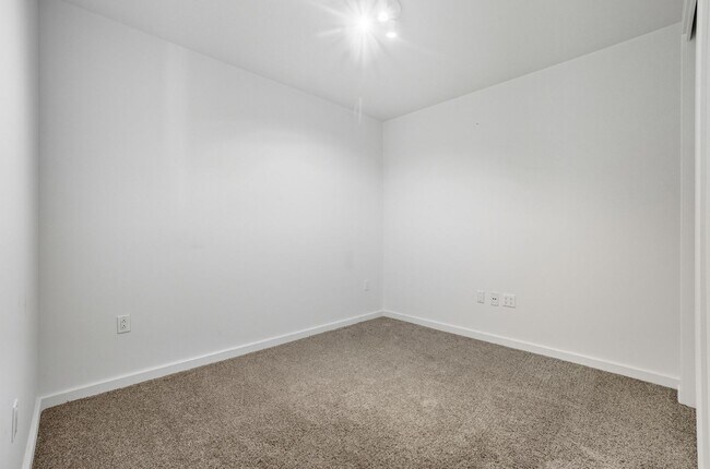 Building Photo - 6th Floor 2-Bedroom Condo with Stunning La...