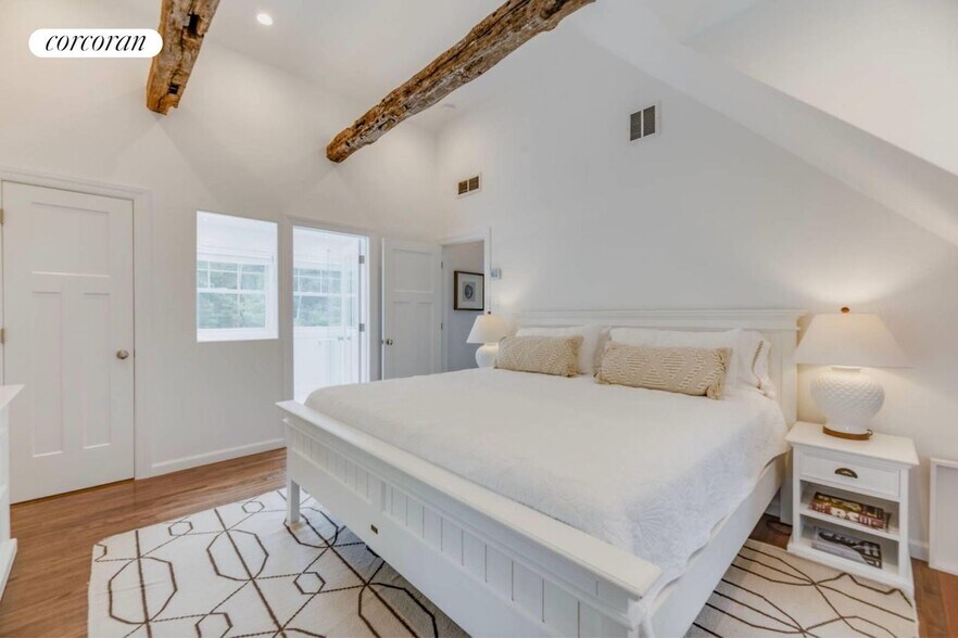 Building Photo - 18 Country Ln