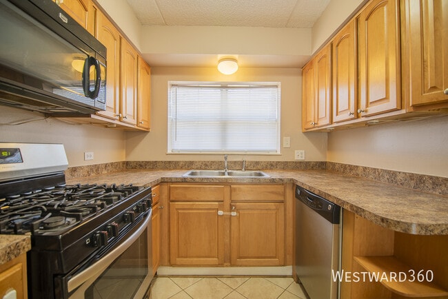 Building Photo - 6551 W School-103B