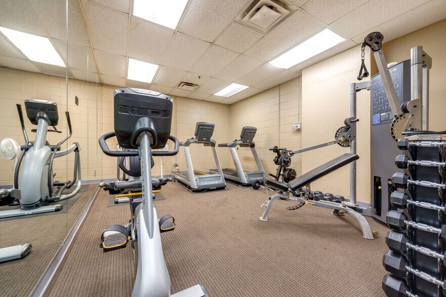 Building Photo - 5 E 14th Pl