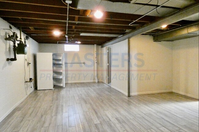 Building Photo - Spacious 3 Bedroom + Office Home in Maumee with New Appliances & Finished Basement