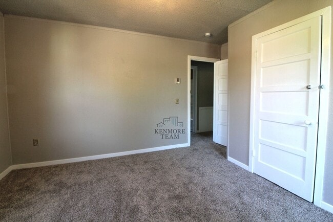 Building Photo - 3 Bedroom, 1.5 Bathroom Duplex in Richland