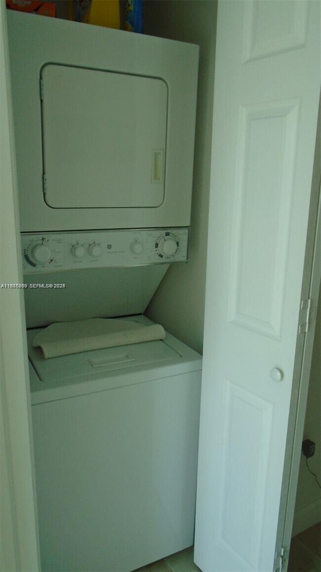 Building Photo - 1723 SW 2nd Ave