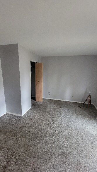Building Photo - 7436 Countrybrook Dr