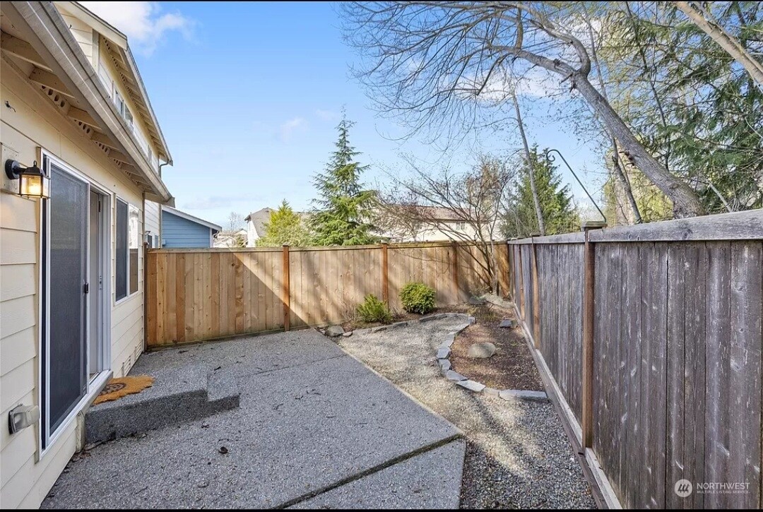 Building Photo - 5631 Acclamation St E