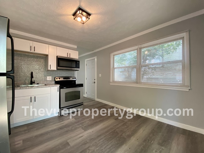 Building Photo - NO RENT until 2026! Lock in your new home now and enjoy the rest of the year rent-free! The depos...