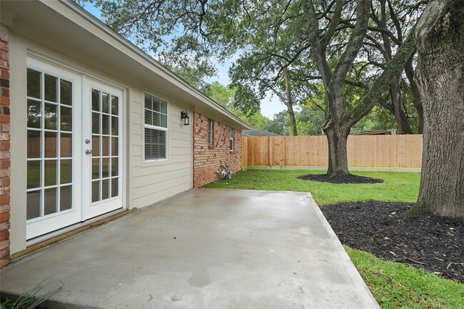 Building Photo - 10311 Londonderry Dr