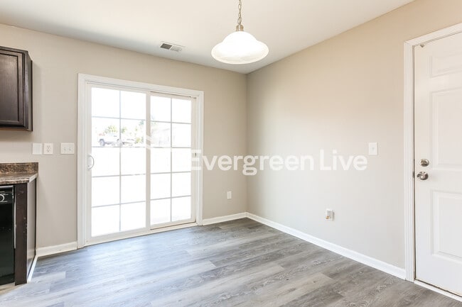 Building Photo - 945 Slow Creek Ct