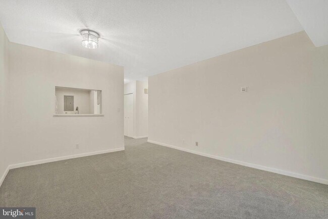 Building Photo - 1805 Crystal Dr