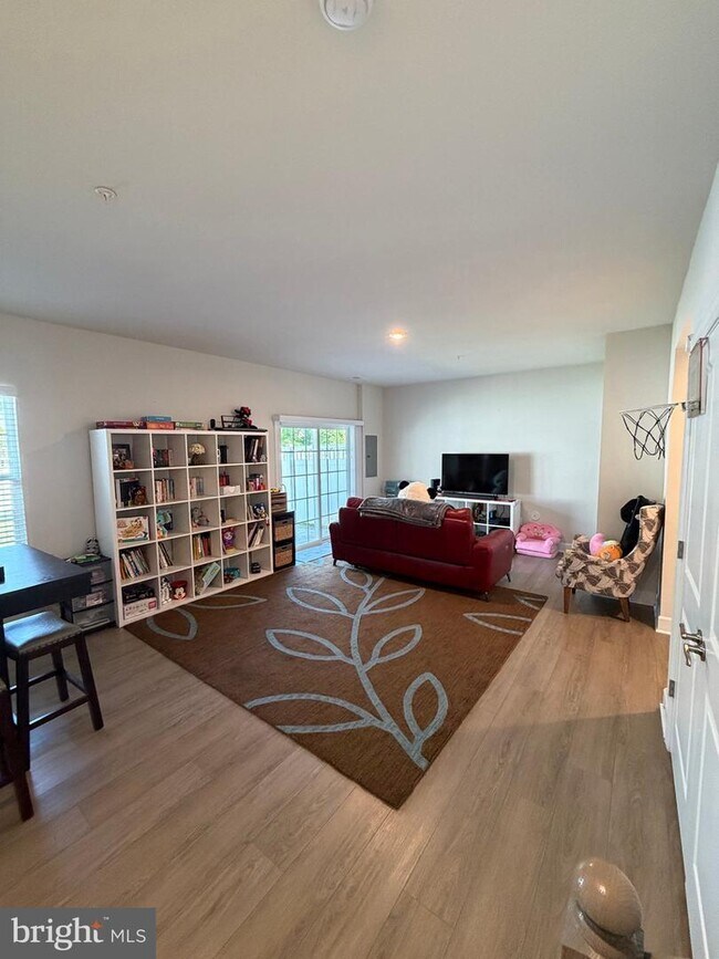 Building Photo - 10802 Foxtrot Cir