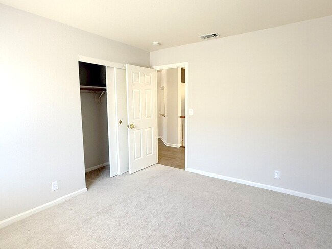 Building Photo - 20 Stratford Ct