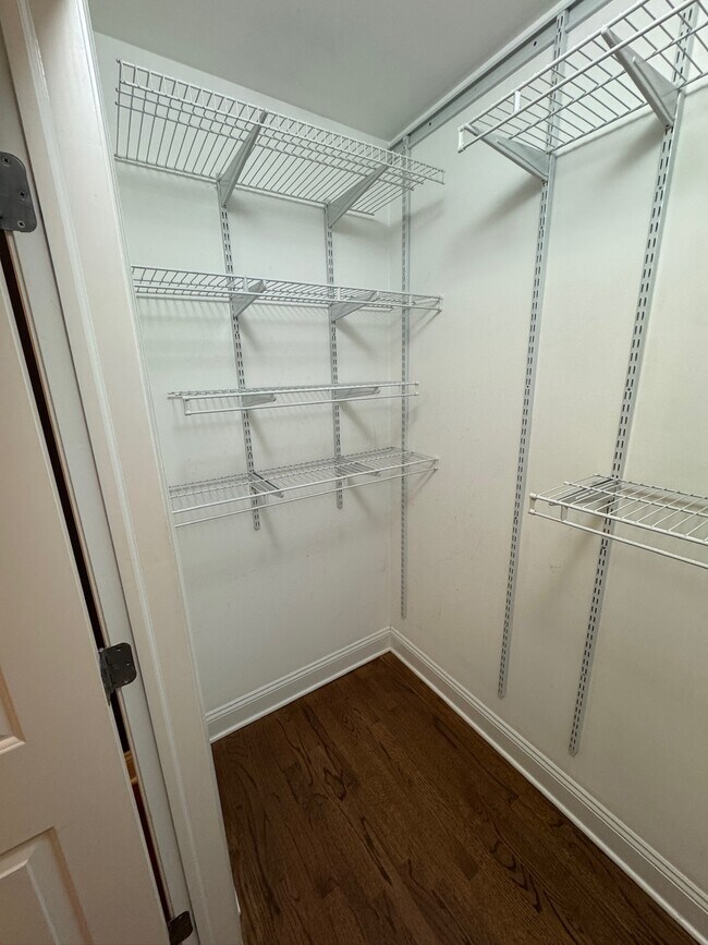 Building Photo - 4635 N Malden St