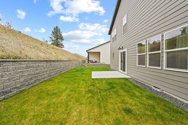 Building Photo - 2022 Built Charming 4-Bedroom Retreat with Scenic Views just 15 minutes west from downtown Spokane