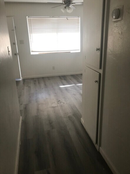 Building Photo - 16395 Village Dr