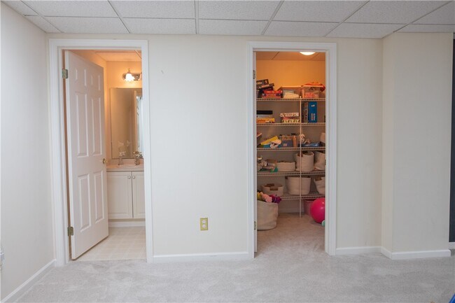 Building Photo - 52 Meadow Cove Rd