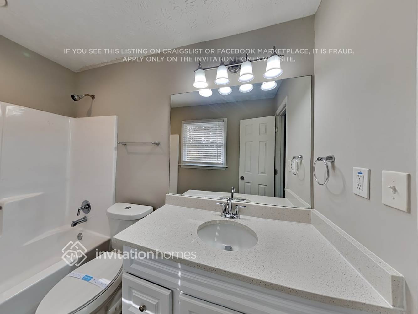 Building Photo - 300 E Country Woods Dr