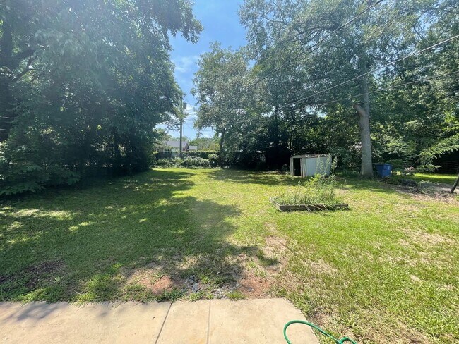 Building Photo - 2 Bedroom 1 Bath Bungalow in Rosewood