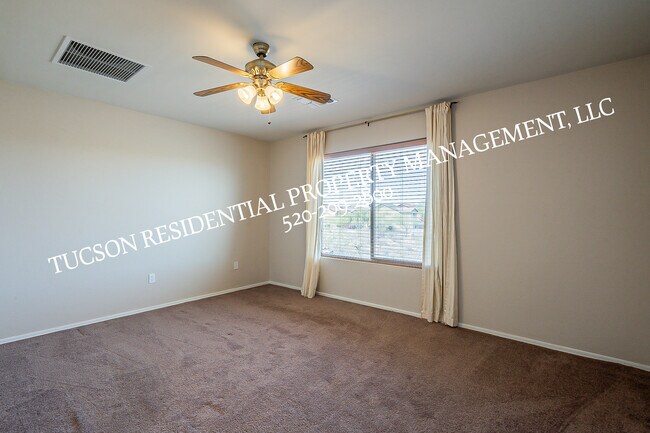 Building Photo - 6012 S Meadow Breeze Dr