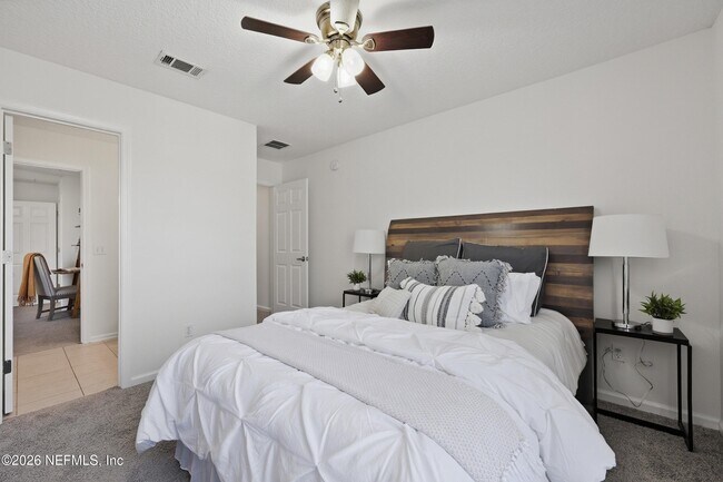 Building Photo - 334 Scrub Jay Dr