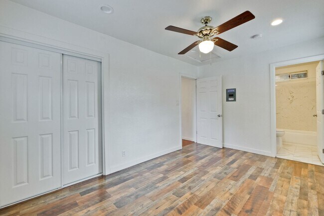 Building Photo - I Street