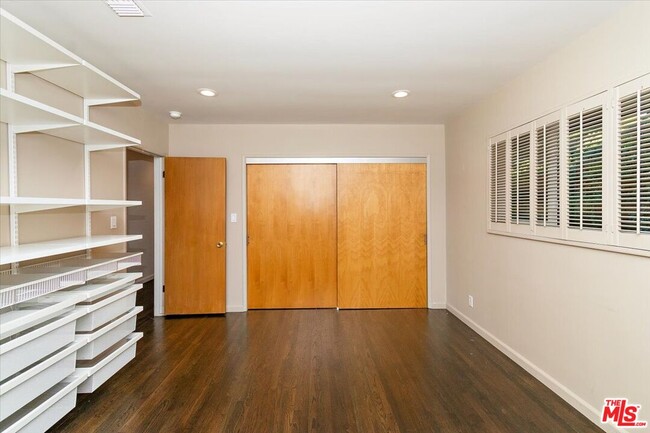Building Photo - 15451 Longbow Dr