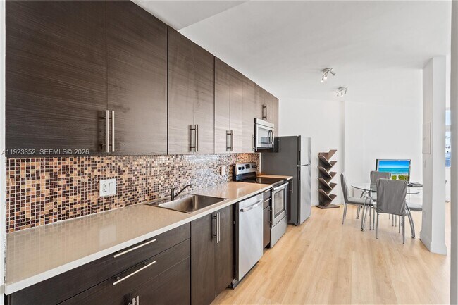 Building Photo - 7135 Collins Ave