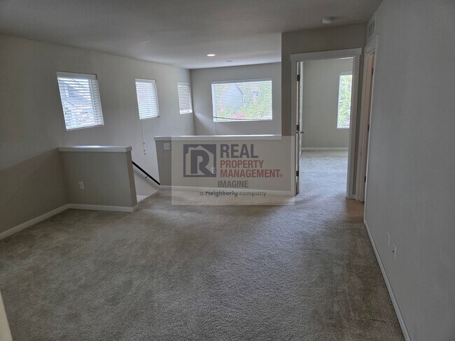 Building Photo - Modern 3 Bedroom, 2.5 Bath Home In Quiet Community!