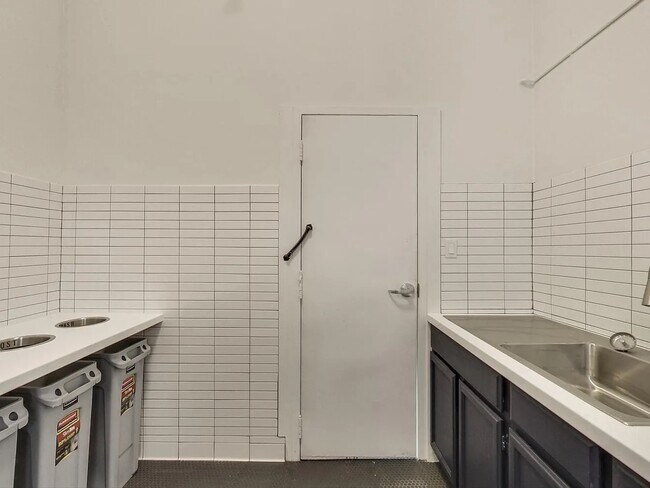 Primary Photo - 706 Kearny St