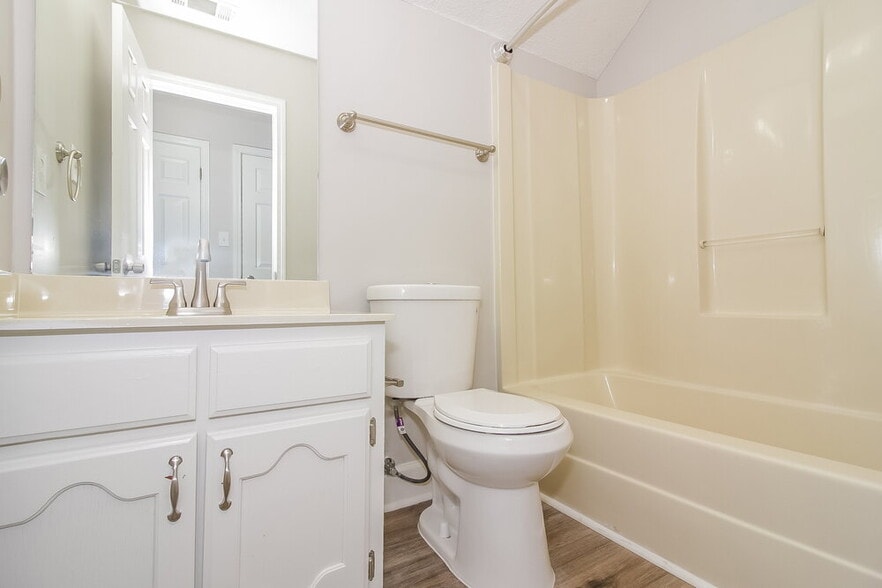 Building Photo - 990 Appling Meadow Dr