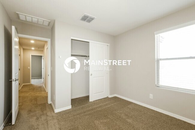 Building Photo - 4 Bedroom Pet-Friendly Home in Phoenix, AZ...