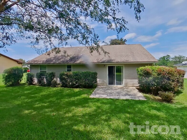 Building Photo - 635 Charles Pinckney St