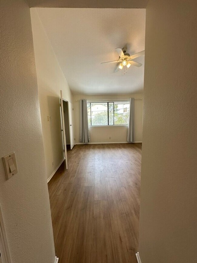 Building Photo - 22865 Del Valle St
