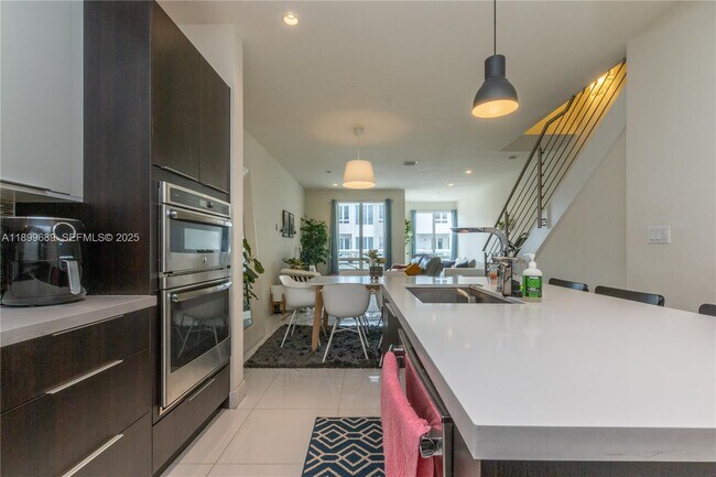 Building Photo - 10245 NW 63rd Terrace