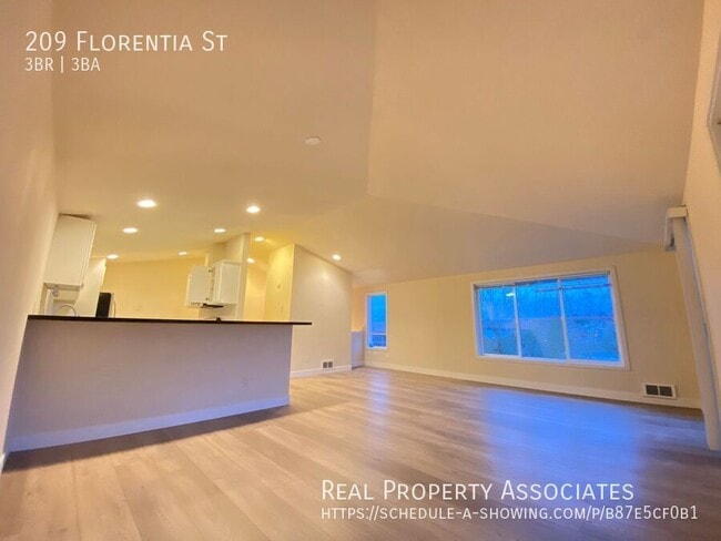 Building Photo - 209 Florentia St