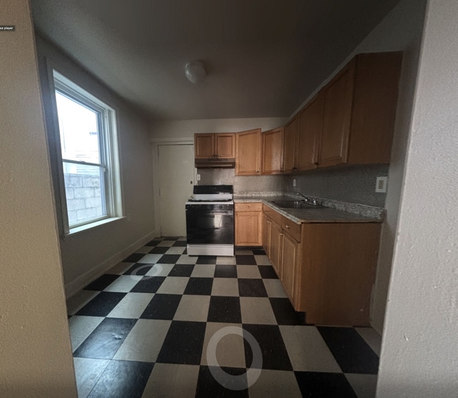 Building Photo - Modern Comfort Meets South Philly Charm