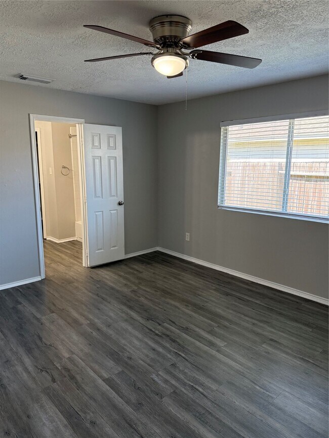 Building Photo - 16778 N Bob White Dr