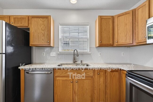 Building Photo - 138 Tannenbaum Cir