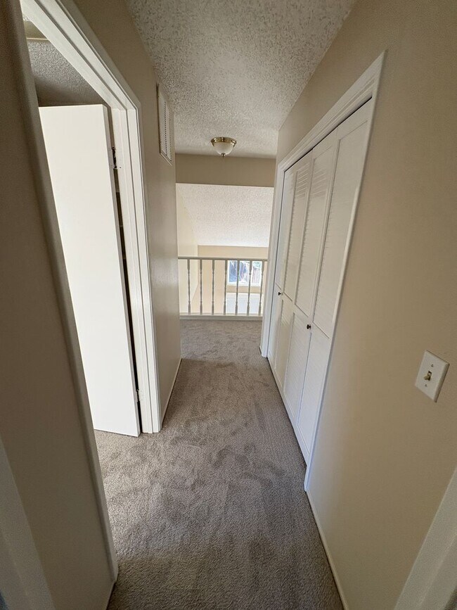 Building Photo - 1100 Limeridge Dr