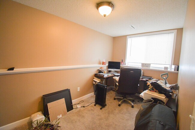 Building Photo - Spacious 4 bed 2 bath House For Rent