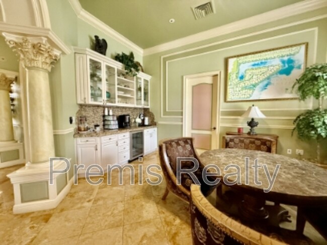 Building Photo - 2713 Via Murano