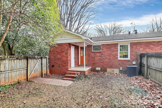 Building Photo - 1415 Springwood Ln