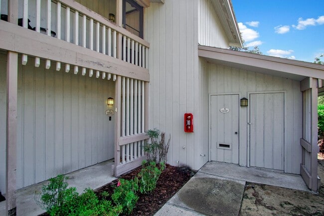 Building Photo - 2213 Burnway Rd