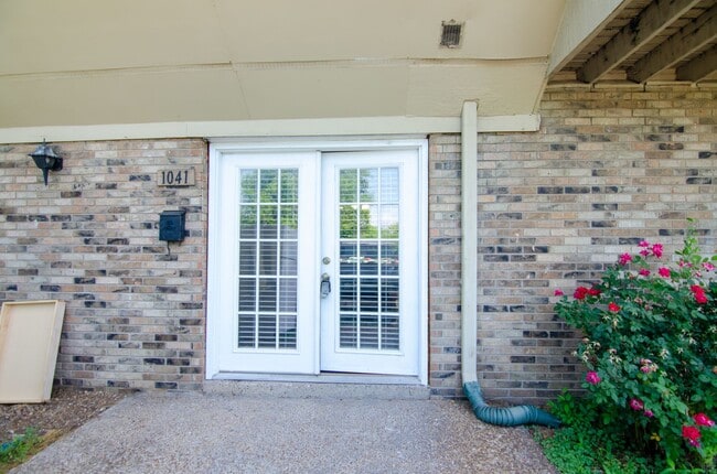 Primary Photo - 1041 Harold Dr