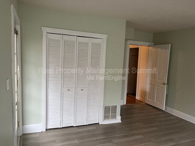 Building Photo - 401 N Augusta St