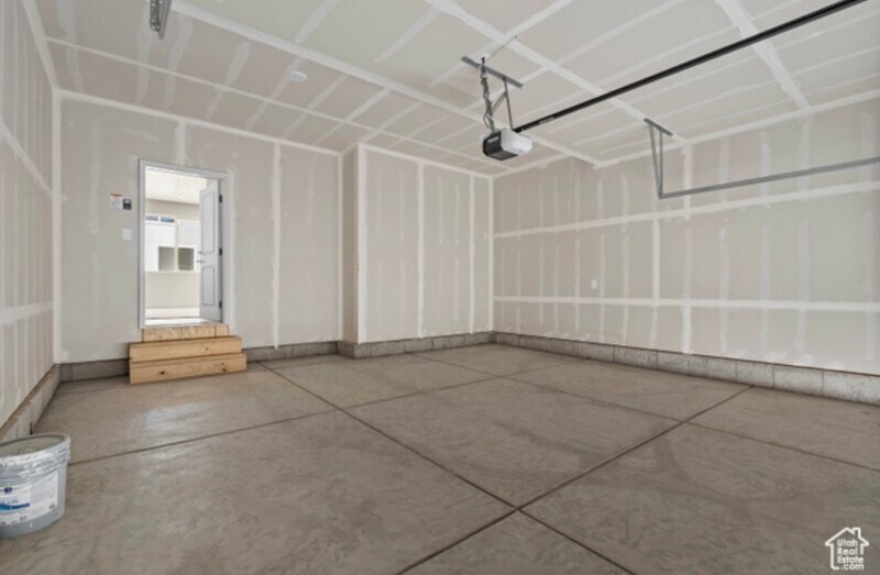 Building Photo - 565 E Lintel Rd