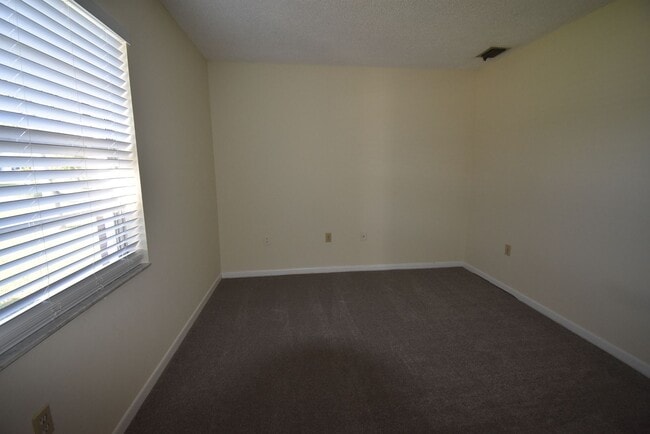 Building Photo - APOPKA: 3 bed/2 bath POOL HOME - AVAILABLE...