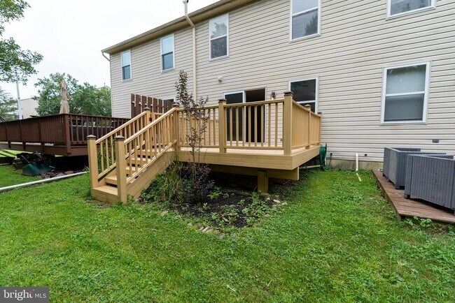 Building Photo - 200 Strawberry Ln