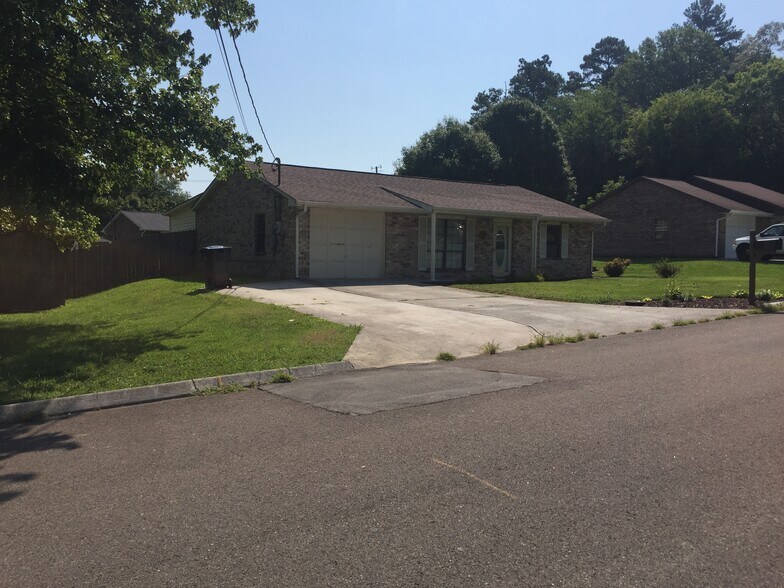 Front-Left View of House - 4912 Angelia Dr