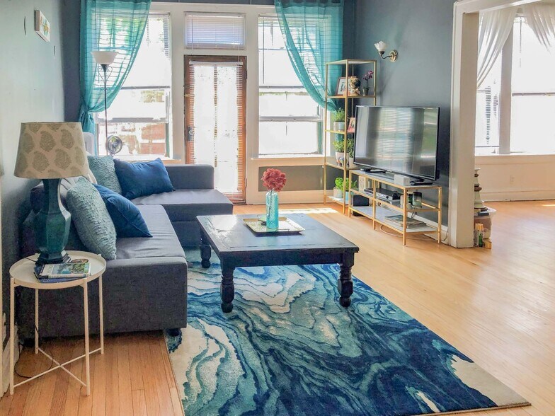 Primary Photo - 428 W Surf St