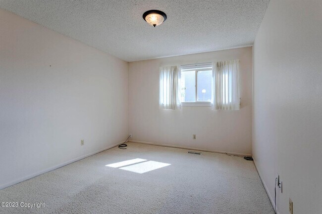 Building Photo - 909 Indian Hills Dr